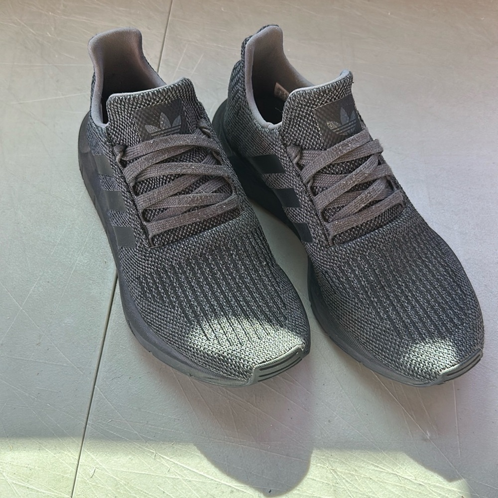 Adidas Tennis shoes
